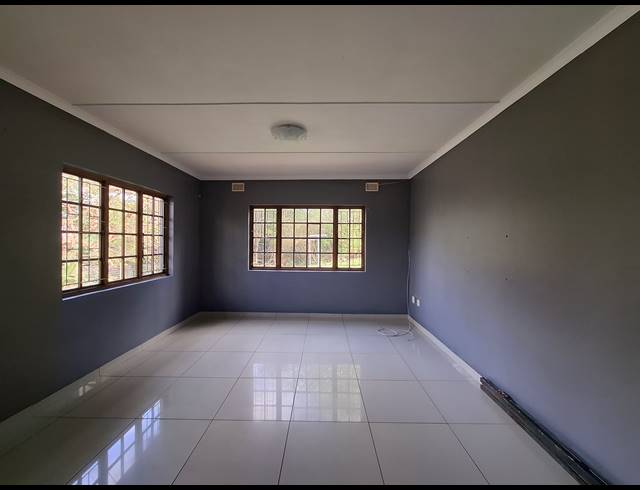 3 BEDROOM HOUSE TO LET IN CAVERSHAM GLEN